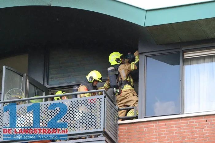 Brand op balkon bij Antoniushof in Waalwijk zorgt voor veel rook: meerdere mensen naar ziekenhuis 11 Brand op balkon bij Antoniushof in Waalwijk zorgt voor veel rook: meerdere mensen naar ziekenhuis 112 De Langstraat