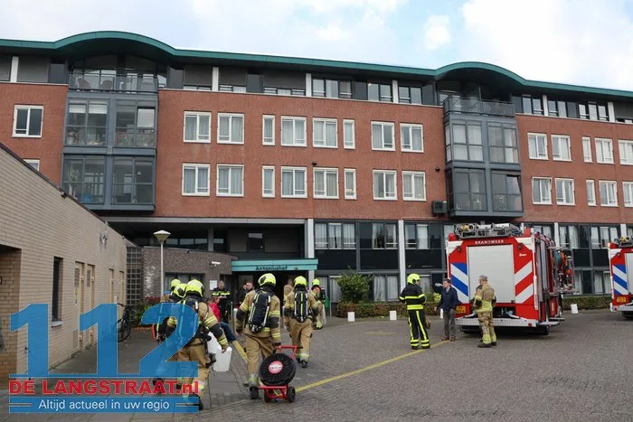 Brand op balkon bij Antoniushof in Waalwijk zorgt voor veel rook: meerdere mensen naar ziekenhuis 16 Brand op balkon bij Antoniushof in Waalwijk zorgt voor veel rook: meerdere mensen naar ziekenhuis 112 De Langstraat