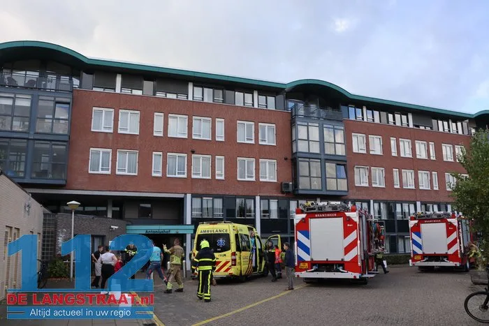 Brand op balkon bij Antoniushof in Waalwijk zorgt voor veel rook: meerdere mensen naar ziekenhuis 19 Brand op balkon bij Antoniushof in Waalwijk zorgt voor veel rook: meerdere mensen naar ziekenhuis 112 De Langstraat