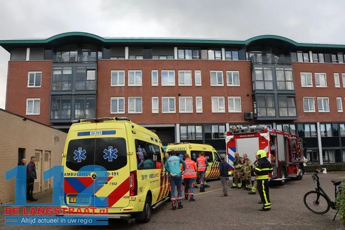 Brand op balkon bij Antoniushof in Waalwijk zorgt voor veel rook: meerdere mensen naar ziekenhuis 23 Brand op balkon bij Antoniushof in Waalwijk zorgt voor veel rook: meerdere mensen naar ziekenhuis 112 De Langstraat