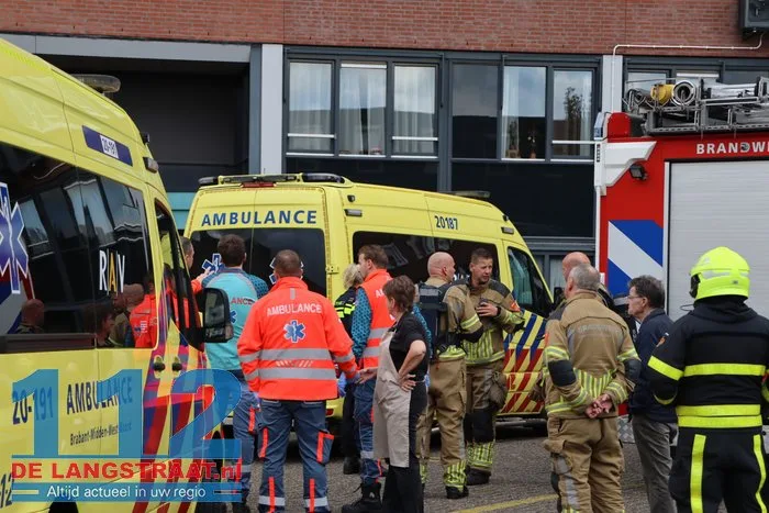 Brand op balkon bij Antoniushof in Waalwijk zorgt voor veel rook: meerdere mensen naar ziekenhuis 24 Brand op balkon bij Antoniushof in Waalwijk zorgt voor veel rook: meerdere mensen naar ziekenhuis 112 De Langstraat