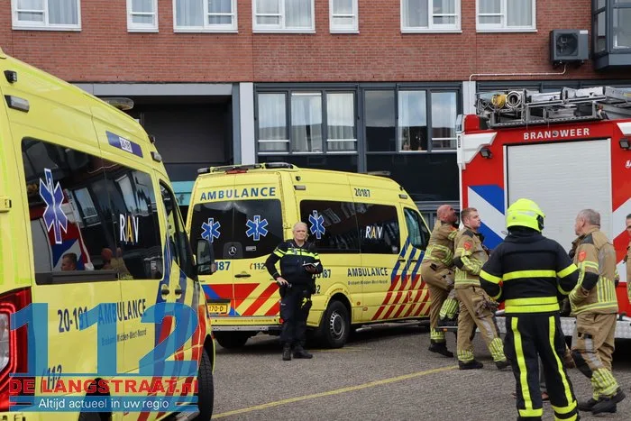 Brand op balkon bij Antoniushof in Waalwijk zorgt voor veel rook: meerdere mensen naar ziekenhuis 25 Brand op balkon bij Antoniushof in Waalwijk zorgt voor veel rook: meerdere mensen naar ziekenhuis 112 De Langstraat
