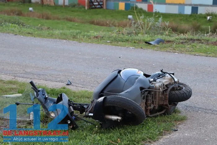 Scooterrijder ernstig gewond na ongeval met auto Tolweg Sprang-Capelle 3 Scooterrijder ernstig gewond na ongeval met auto Tolweg Sprang-Capelle 112 De Langstraat