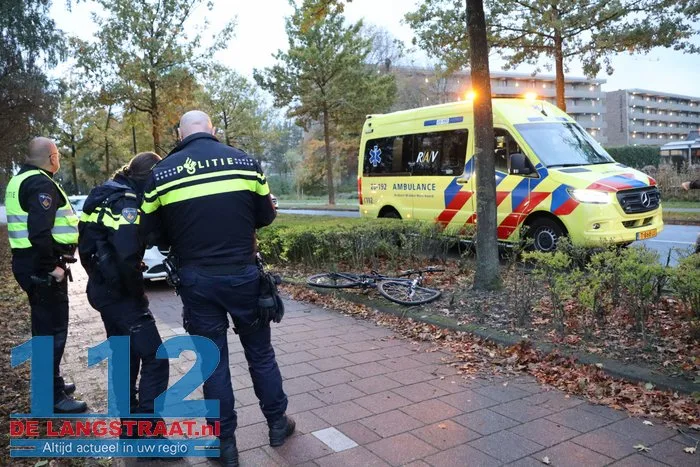 Fietser gewond bij botsing met elektrische scooter aan de Akkerlaan in Waalwijk 1 Fietser gewond bij botsing met elektrische scooter aan de Akkerlaan in Waalwijk 112 De Langstraat