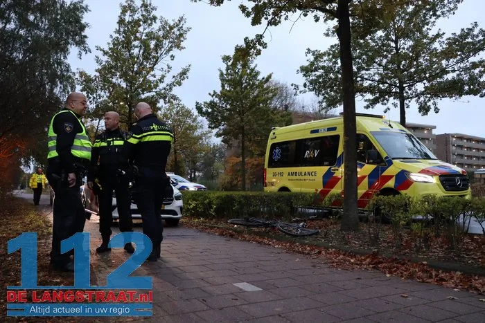 Fietser gewond bij botsing met elektrische scooter aan de Akkerlaan in Waalwijk 4 Fietser gewond bij botsing met elektrische scooter aan de Akkerlaan in Waalwijk 112 De Langstraat