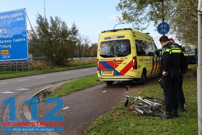 Fietser lichtgewond bij aanrijding met auto aan de Altenaweg in Waalwijk 2 Fietser lichtgewond bij aanrijding met auto aan de Altenaweg in Waalwijk 112 De Langstraat