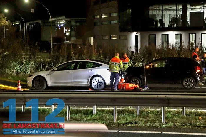 Meerdere ambulances ter plaatse bij ongeval A59 Nieuwkuijk 8 Meerdere ambulances ter plaatse bij ongeval A59 Nieuwkuijk 112 De Langstraat