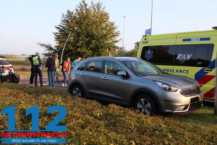 Fietsster valt op asfalt na botsing met auto in Drunen, moet gewond naar ziekenhuis 112 De Langstraat