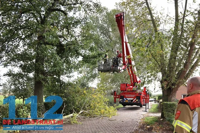 Brandweer al de hele dag druk met schade door storm Amy in Brabant 112 De Langstraat