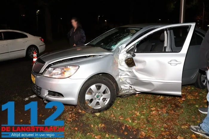 Automobilist rijdt tegen boom aan in Drunen 112 De Langstraat