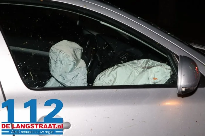 Automobilist rijdt tegen boom aan in Drunen 112 De Langstraat