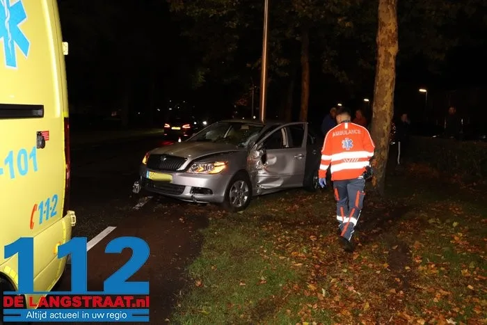 Automobilist rijdt tegen boom aan in Drunen 112 De Langstraat