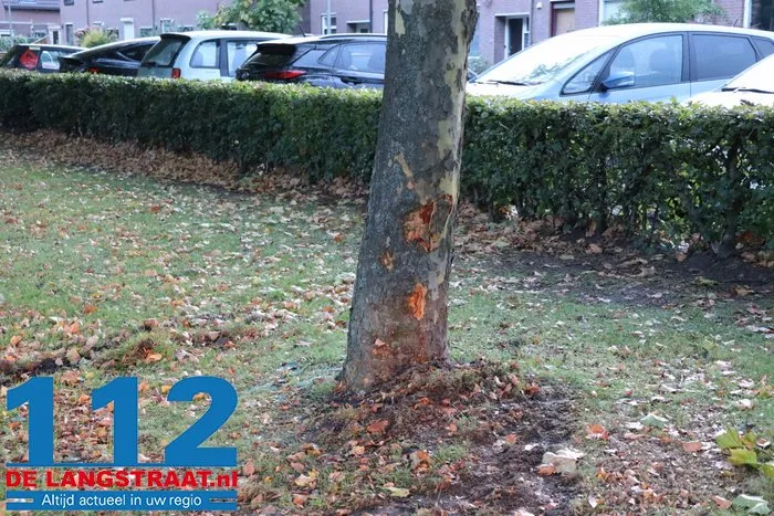 Automobilist rijdt tegen boom aan in Drunen 112 De Langstraat