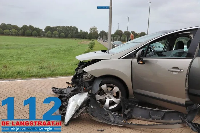 Gewonde en forse schade bij botsing in Drunen 112 De Langstraat