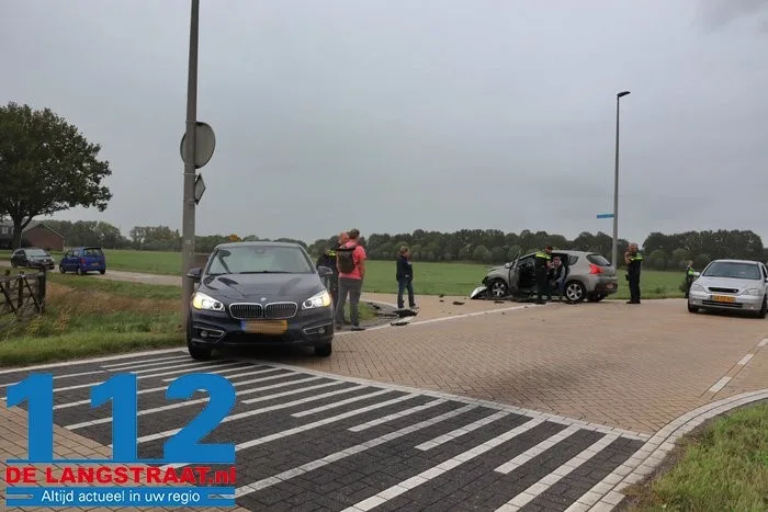 Gewonde en forse schade bij botsing in Drunen 112 De Langstraat