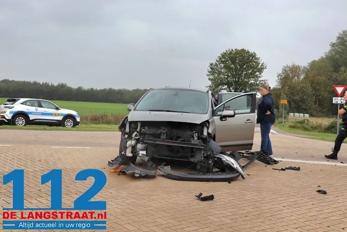 Gewonde en forse schade bij botsing in Drunen 112 De Langstraat