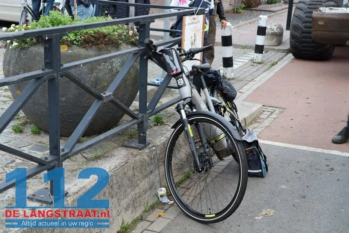 Fietser raakt gewond bij botsing met auto in Sprang-Capelle 2 Fietser raakt gewond bij botsing met auto in Sprang-Capelle 112 De Langstraat