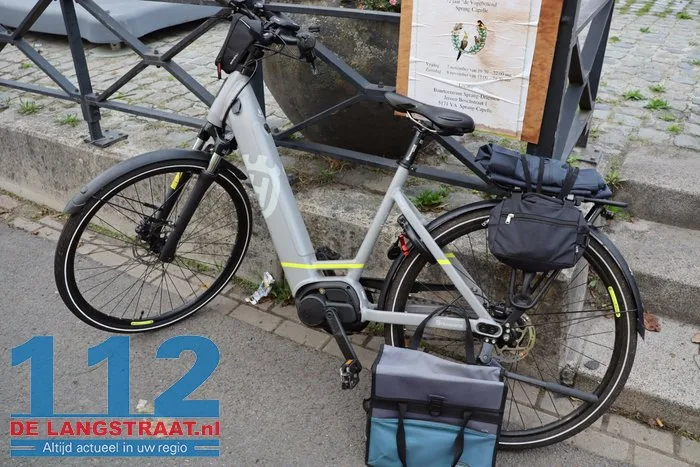 Fietser raakt gewond bij botsing met auto in Sprang-Capelle 3 Fietser raakt gewond bij botsing met auto in Sprang-Capelle 112 De Langstraat