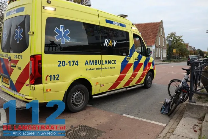Fietser raakt gewond bij botsing met auto in Sprang-Capelle 6 Fietser raakt gewond bij botsing met auto in Sprang-Capelle 112 De Langstraat