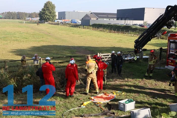 Grote brandweeractie voor paard in sloot aan Waspiksedijk Sprang-Capelle 112 De Langstraat