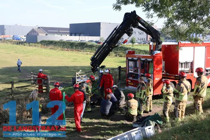 Grote brandweeractie voor paard in sloot aan Waspiksedijk Sprang-Capelle 112 De Langstraat