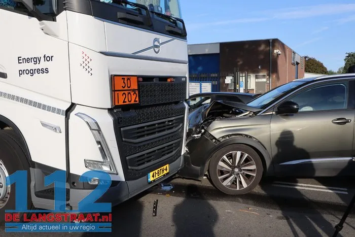 Twee gewonden bij botsing met tankwagen op Sluisweg Waalwijk 112 De Langstraat
