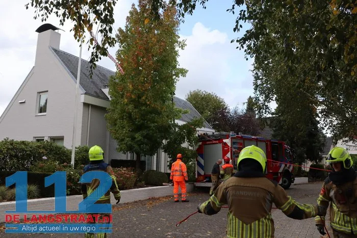 Brandweer zaagt boom om die dreigt om te vallen Waalwijk 112 De Langstraat