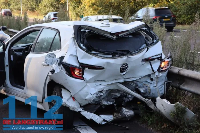 Auto valt stil op rijbaan: twee gewonden bij botsing op Midden-Brabantweg in Kaatsheuvel 3 Auto valt stil op rijbaan: twee gewonden bij botsing op Midden-Brabantweg in Kaatsheuvel 112 De Langstraat