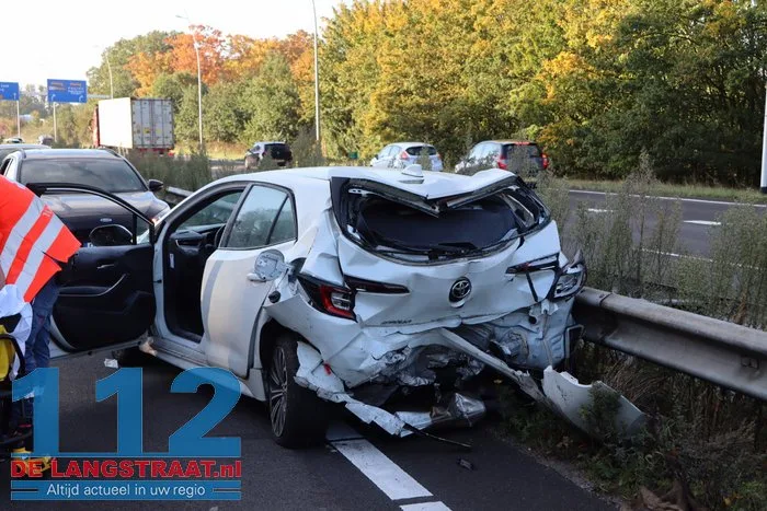 Auto valt stil op rijbaan: twee gewonden bij botsing op Midden-Brabantweg in Kaatsheuvel 4 Auto valt stil op rijbaan: twee gewonden bij botsing op Midden-Brabantweg in Kaatsheuvel 112 De Langstraat