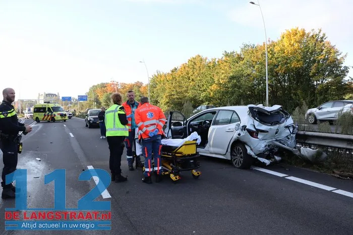 Auto valt stil op rijbaan: twee gewonden bij botsing op Midden-Brabantweg in Kaatsheuvel 5 Auto valt stil op rijbaan: twee gewonden bij botsing op Midden-Brabantweg in Kaatsheuvel 112 De Langstraat