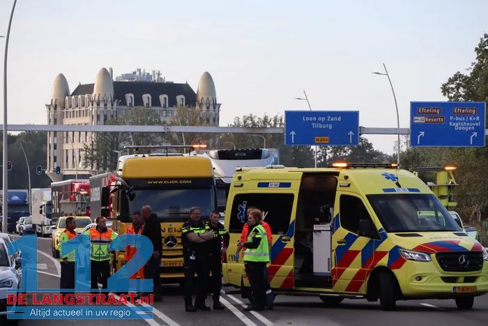 Auto valt stil op rijbaan: twee gewonden bij botsing op Midden-Brabantweg in Kaatsheuvel 15 Auto valt stil op rijbaan: twee gewonden bij botsing op Midden-Brabantweg in Kaatsheuvel 112 De Langstraat