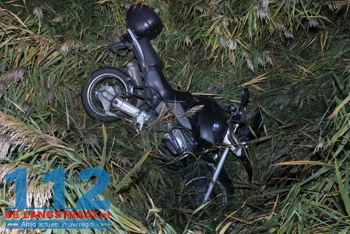 Motorrijder belandt in sloot aan de Veerweg in Sprang-Capelle 6 Motorrijder belandt in sloot aan de Veerweg in Sprang-Capelle 112 De Langstraat