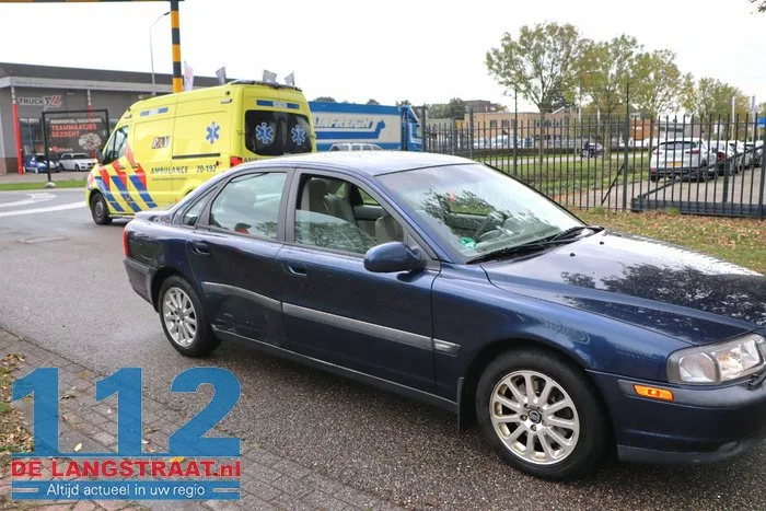 Scooterrijder lichtgewond bij aanrijding op kruising Havenweg in Waalwijk 3 Scooterrijder lichtgewond bij aanrijding op kruising Havenweg in Waalwijk 112 De Langstraat