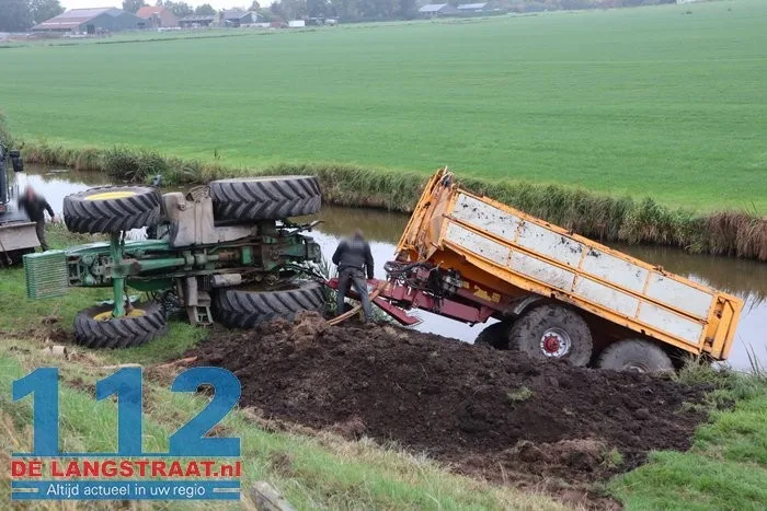 Tractor met aanhanger geladen met grond van de weg Waspik 10 Tractor met aanhanger geladen met grond van de weg Waspik 112 De Langstraat