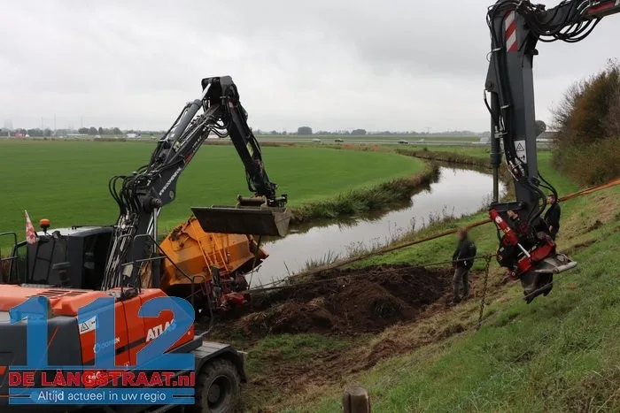 Tractor met aanhanger geladen met grond van de weg Waspik 23 Tractor met aanhanger geladen met grond van de weg Waspik 112 De Langstraat