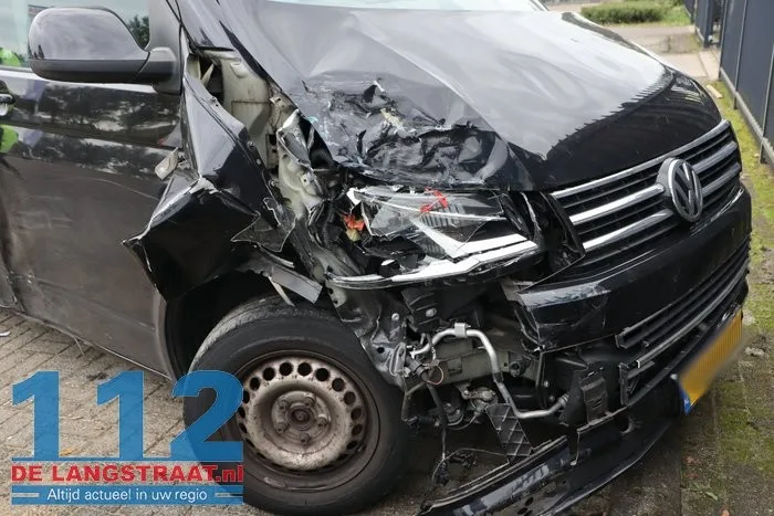 Voertuig dat eerder betrokken was bij ongeval A59 beschadigd aangetroffen in Waspik 2 Voertuig dat eerder betrokken was bij ongeval A59 beschadigd aangetroffen in Waspik 112 De Langstraat