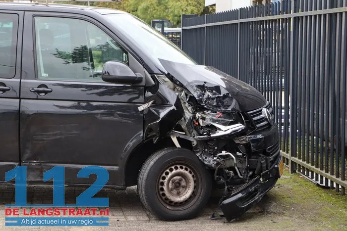 Voertuig dat eerder betrokken was bij ongeval A59 beschadigd aangetroffen in Waspik 4 Voertuig dat eerder betrokken was bij ongeval A59 beschadigd aangetroffen in Waspik 112 De Langstraat