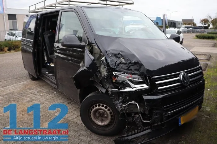 Voertuig dat eerder betrokken was bij ongeval A59 beschadigd aangetroffen in Waspik 13 Voertuig dat eerder betrokken was bij ongeval A59 beschadigd aangetroffen in Waspik 112 De Langstraat