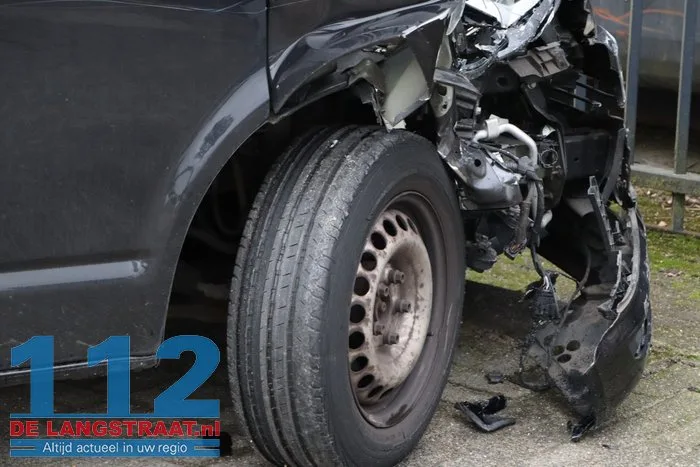 Voertuig dat eerder betrokken was bij ongeval A59 beschadigd aangetroffen in Waspik 14 Voertuig dat eerder betrokken was bij ongeval A59 beschadigd aangetroffen in Waspik 112 De Langstraat