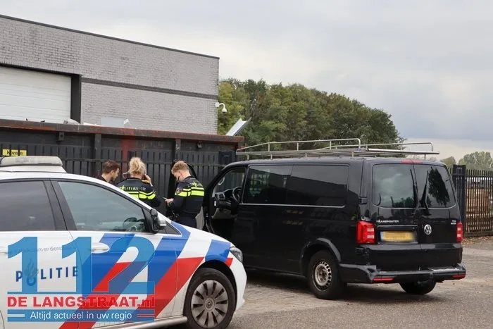 Voertuig dat eerder betrokken was bij ongeval A59 beschadigd aangetroffen in Waspik 18 Voertuig dat eerder betrokken was bij ongeval A59 beschadigd aangetroffen in Waspik 112 De Langstraat