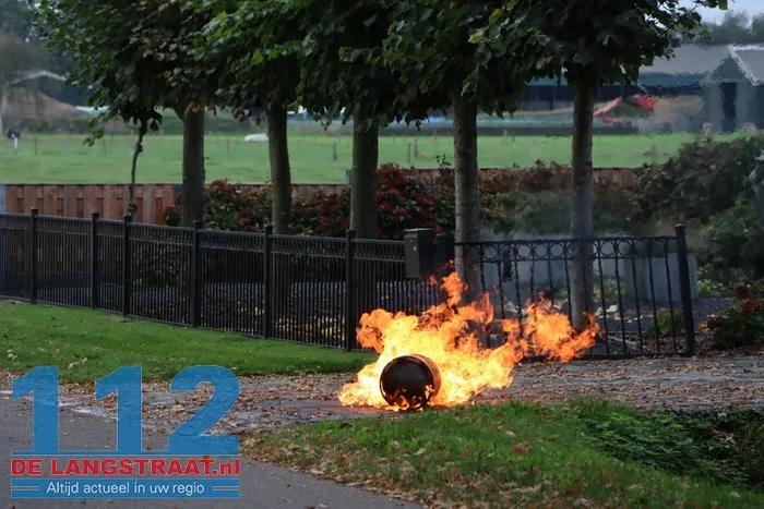 Gasfles vat vlam tijdens wegbranden onkruid De Moer 1 Gasfles vat vlam tijdens wegbranden onkruid De Moer 112 De Langstraat
