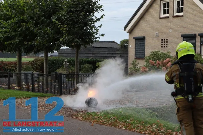 Gasfles vat vlam tijdens wegbranden onkruid De Moer 5 Gasfles vat vlam tijdens wegbranden onkruid De Moer 112 De Langstraat