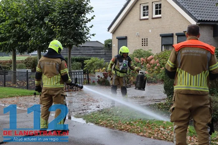 Gasfles vat vlam tijdens wegbranden onkruid De Moer 7 Gasfles vat vlam tijdens wegbranden onkruid De Moer 112 De Langstraat