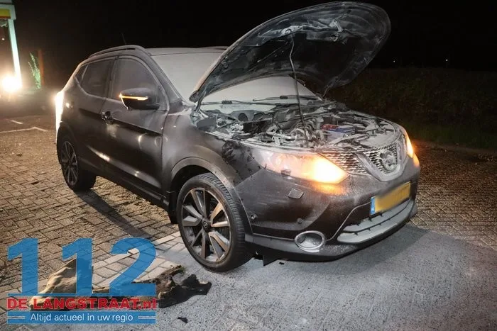 Auto in brand op A59, bestuurder voorkomt erger 2 Auto in brand op A59, bestuurder voorkomt erger 112 De Langstraat