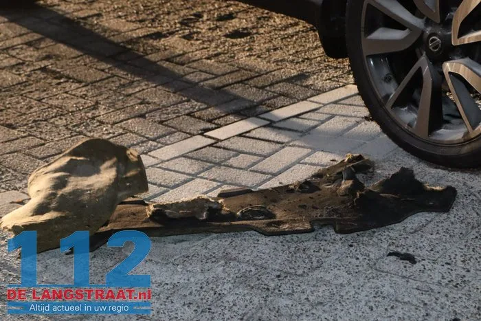 Auto in brand op A59, bestuurder voorkomt erger 4 Auto in brand op A59, bestuurder voorkomt erger 112 De Langstraat