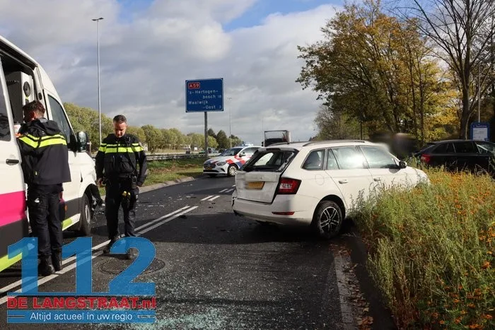 Aanrijding met drie voertuigen op de Taxandriaweg in Waalwijk 112 De Langstraat