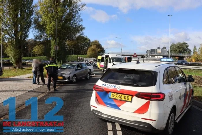 Aanrijding met drie voertuigen op de Taxandriaweg in Waalwijk 112 De Langstraat