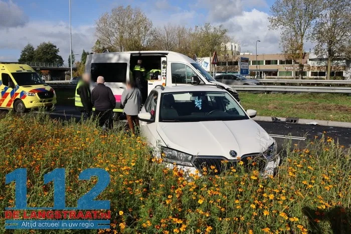Aanrijding met drie voertuigen op de Taxandriaweg in Waalwijk 112 De Langstraat