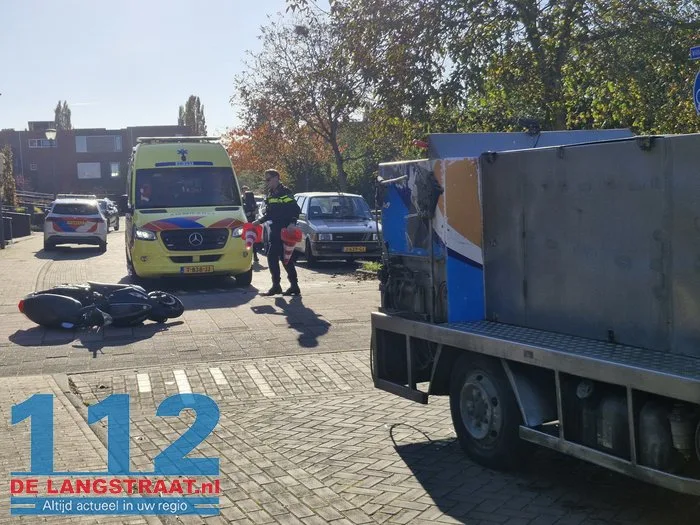 Jongen gewond bij aanrijding met schoonmaakvoertuig in Waalwijk 9 Jongen gewond bij aanrijding met schoonmaakvoertuig in Waalwijk 112 De Langstraat