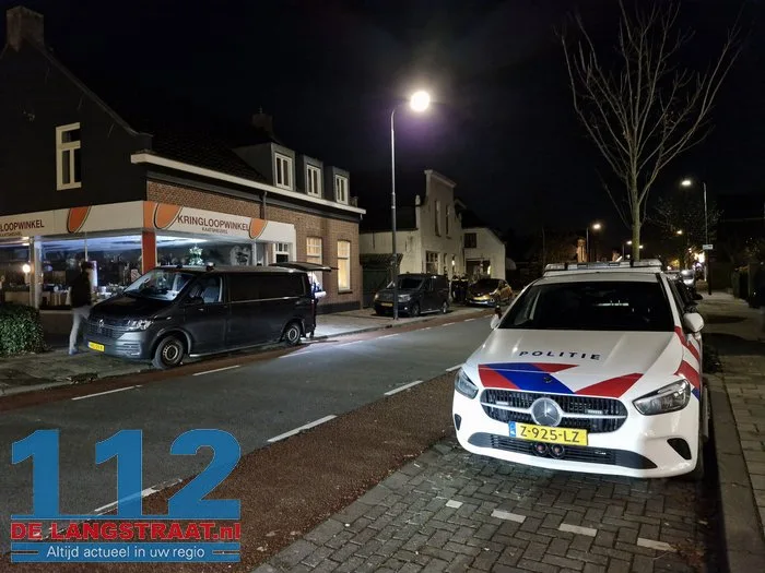 Man overleden in woning; politie vindt ook sterk vermagerde hond 1 Man overleden in woning; politie vindt ook sterk vermagerde hond 112 De Langstraat
